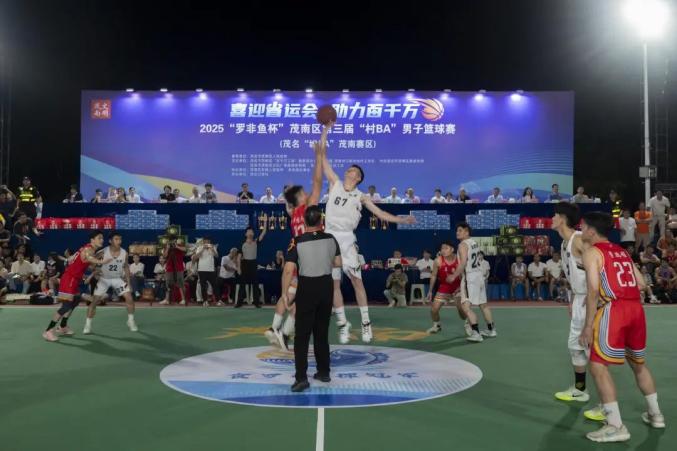 开云下载-莱万多夫斯基意外战胜FPX，大比分获胜引爆全场！(莱万多夫斯基人品)