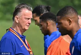 开云,kaiyun-里尔发布备战花絮，清晨状态回暖，中超任务艰巨，球队文化再被提及(穆里尼奥调整里尔欧冠生死战)